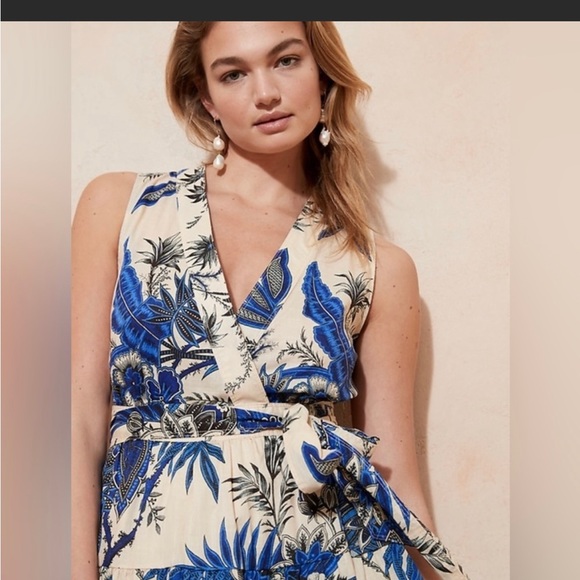 Banana Republic Dresses & Skirts - Banana Republic floral wrap mini dress with pockets